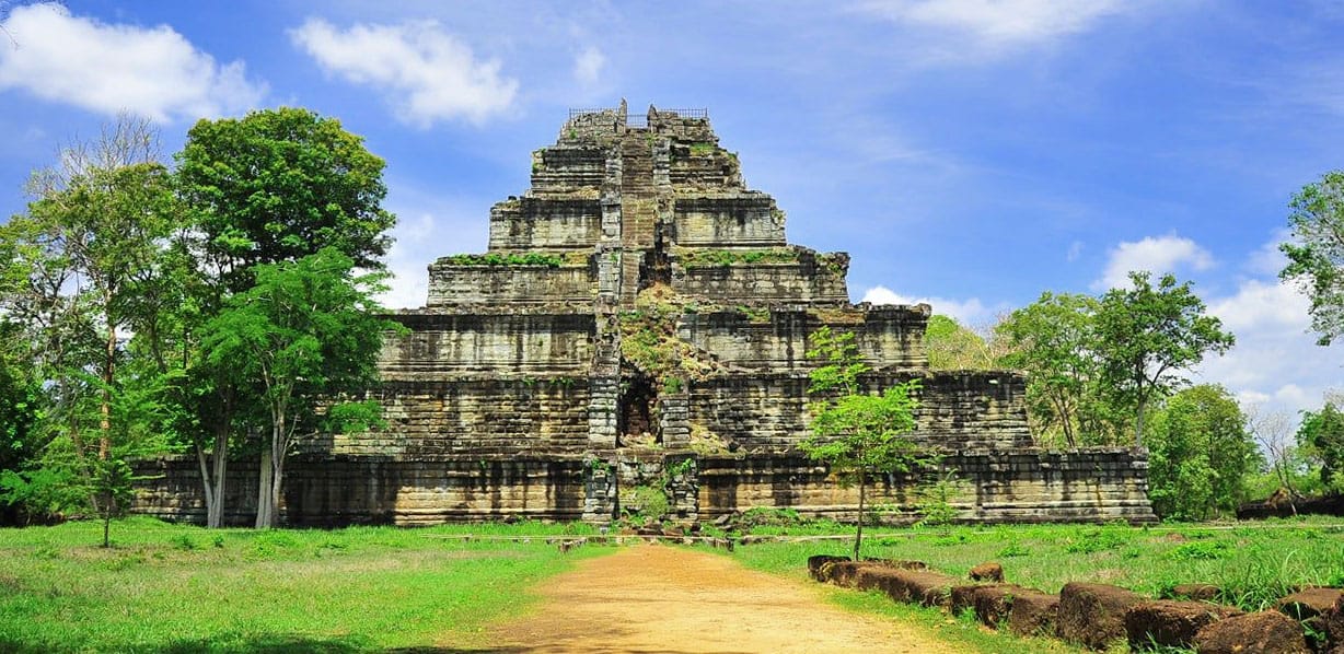 Cambodia travel blog, ancient temples tour through living history