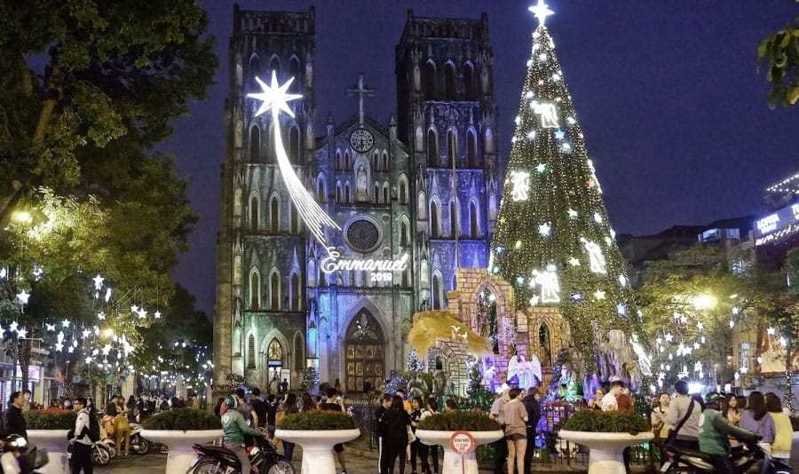 Winter Christmas Travel Blog, Ten Cities That Turn Cold Into Magic