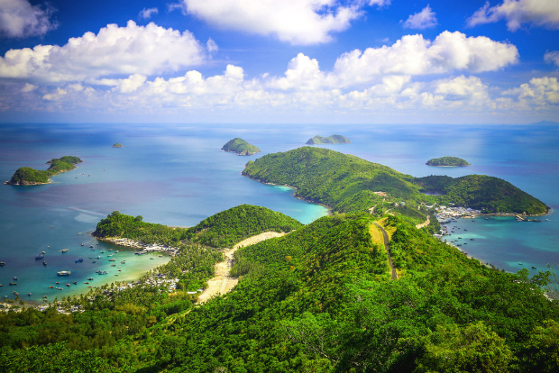 Island hopping Vietnam tour, untouched seas and forgotten horizons